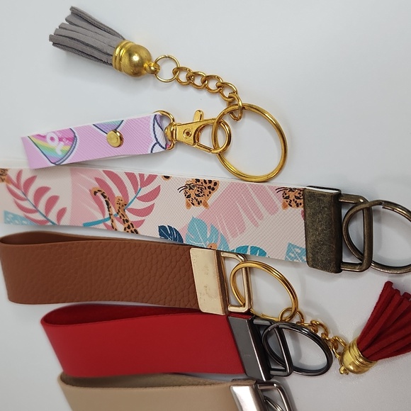 Keyfob Keychains. Sets Of 6 - Picture 5 of 6